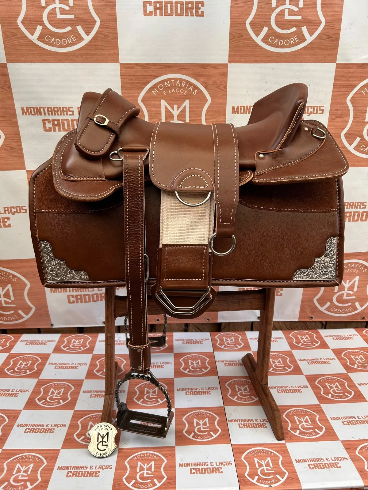 Kit Sela Freio de Ouro com manta chapeada e estribo de base larga