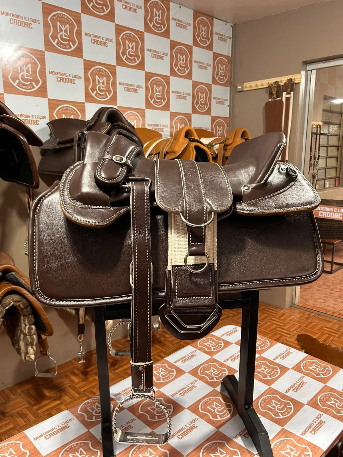 Kit Sela Freio de Ouro Marrom Escuro para cavalo